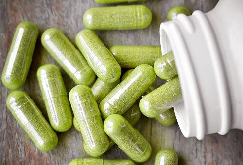 Bổ sung thảo dược có thể làm tăng huyết áp hoặc ảnh hưởng đến hiệu quả của thuốc,. ẢNH MINH HỌA: SHUTTERSTOCK