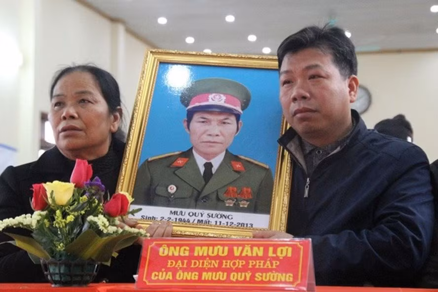 Người thân của ông Mưu Quý Sường - trong buổi Công an tỉnh Bắc Giang xin lỗi người mang thân phận án oan gần 40 năm. Ảnh: G.L.