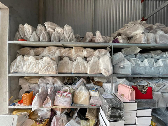 Hàng loạt chiếc túi nhái hàng hiệu