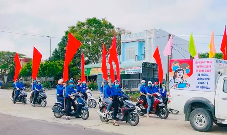 Câu lạc bộ Thầy thuốc trẻ thị xã An Khê tuyên truyền, vận động nhân dân chung tay phòng-chống dịch Covid-19. Ảnh: Ngọc Minh