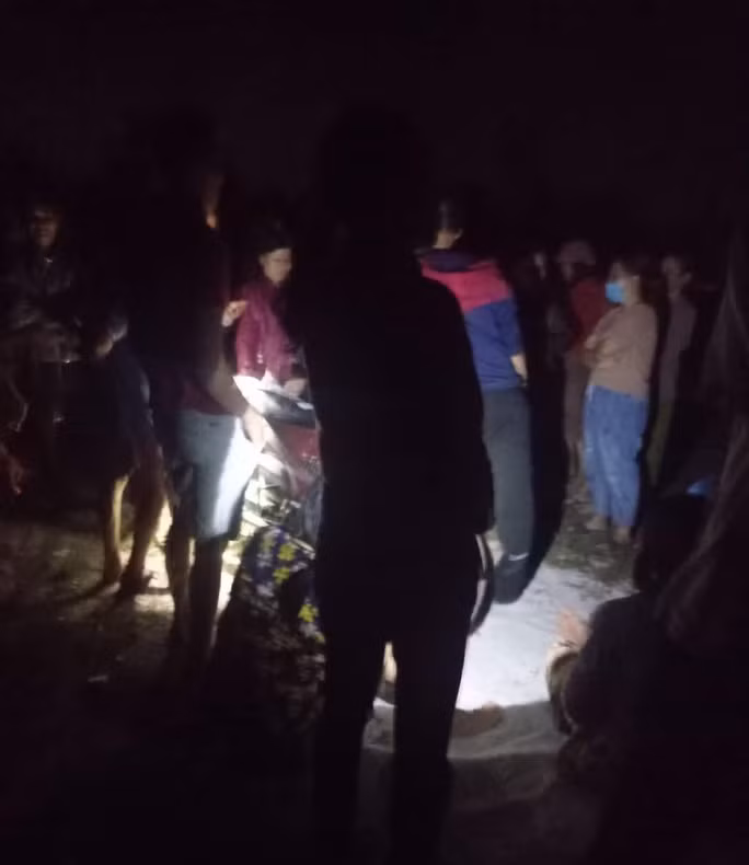 Ông V. được phát hiện nằm chết trong vườn điều