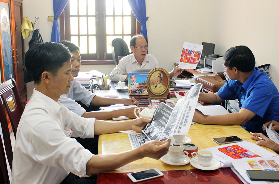 Tiểu ban tuyên truyền ngày bầu cử huyện Chư Pưh họp bàn triển khai công việc. Ảnh: Nguyễn Diệp