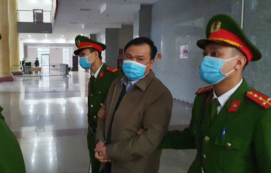 Đỗ Văn Hồng - Chủ tịch HĐQT, kiêm Tổng giám đốc PVC Kinh Bắc là người đã bàn bạc với Trịnh Xuân Thanh liên quan vụ Trịnh Xuân Thanh thâu tóm 3.400m2 đất ở Tam Đảo, Vĩnh Phúc. Đỗ Văn Hồng - Chủ tịch HĐQT, kiêm Tổng giám đốc PVC Kinh Bắc là người đã bàn bạc với Trịnh Xuân Thanh liên quan vụ Trịnh Xuân Thanh thâu tóm 3.400m2 đất ở Tam Đảo, Vĩnh Phúc.