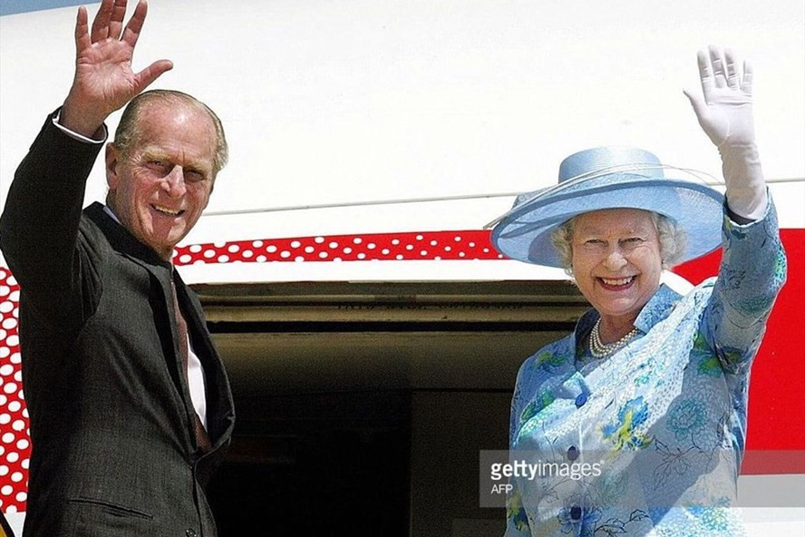 Nữ hoàng Anh Elizabeth trong một chuyến bay bằng chuyên cơ. Ảnh: AFP