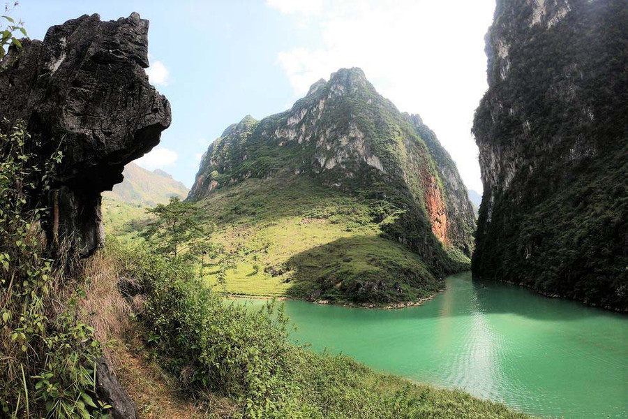 Hẻm Tu Sản và đoạn chảy vào, nhìn từ thôn Thín Ngài (Thượng Phùng, Mèo Vạc, Hà Giang)
