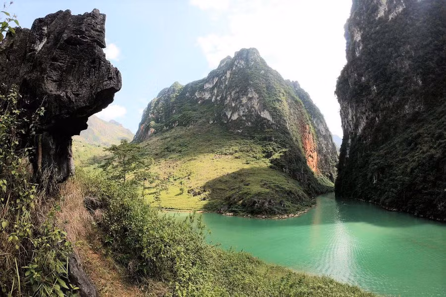 Hẻm Tu Sản và đoạn chảy vào, nhìn từ thôn Thín Ngài (Thượng Phùng, Mèo Vạc, Hà Giang)
