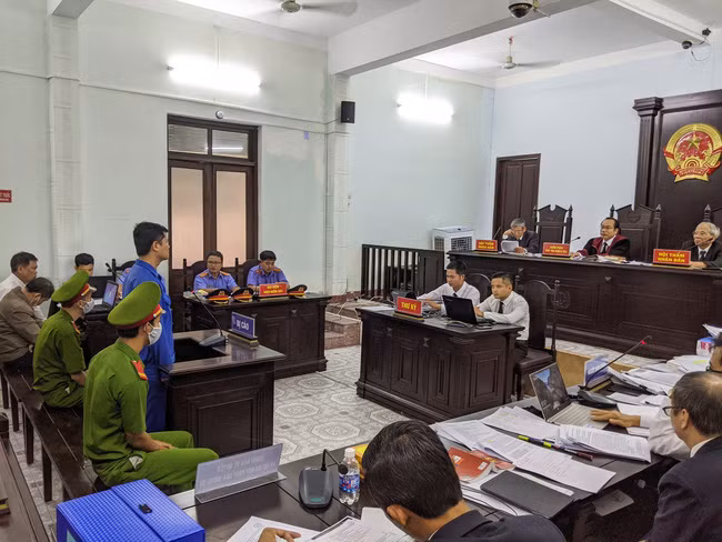 Phiên tòa xét xử vụ án bác sĩ Lê Quang Huy Phương. Ảnh: Trần Hòe