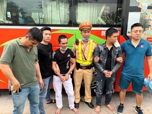 Hai bị can bị bắt tại Hà Tĩnh. ẢNH: NGUYỄN TÚ