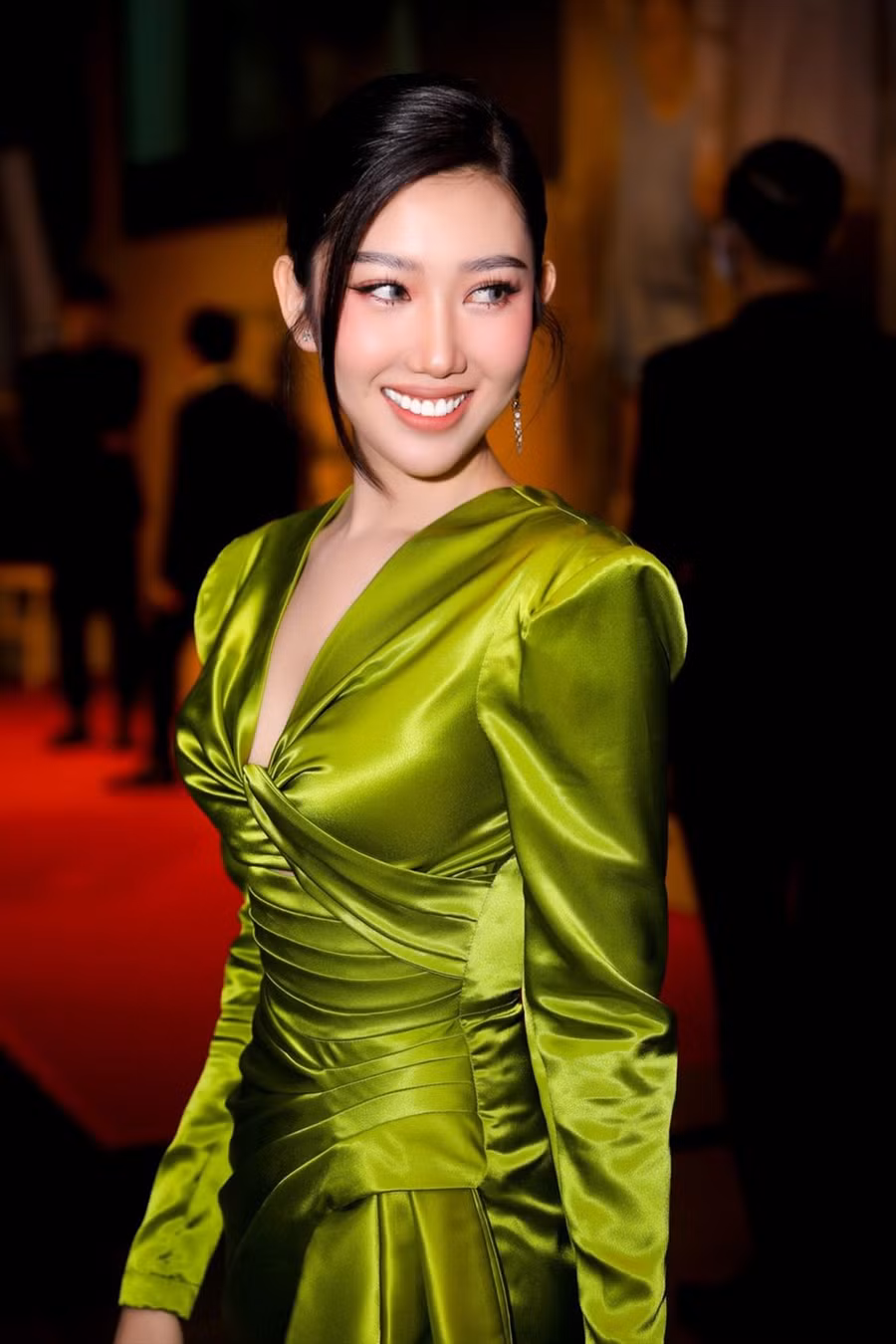  Mới đây, Thúy Ngân xuất hiện tại một sự kiện giải trí. Người đẹp diện thiết kế ôm sát, tôn dáng nóng bỏng. Ảnh: NVCC.