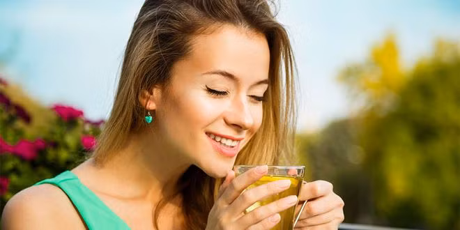 Các nhà nghiên cứu báo cáo rằng uống 3 tách trà xanh mỗi ngày có thể làm giảm 1/3 lượng mỡ dự trữ trong gan - Ảnh minh họa: Shutterstock