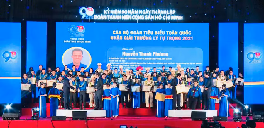 23-3 Anh Nguyễn Thanh Phương là 1 trong 98 cán bộ Đoàn tiêu biểu toàn quốc được nhận giải thưởng Lý Tự Trọng
