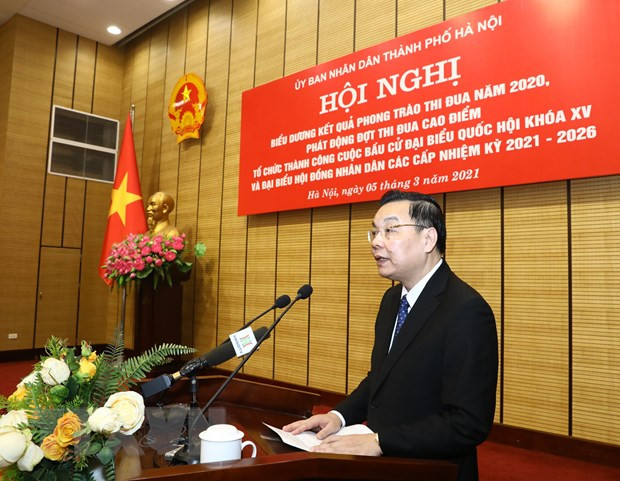  Chủ tịch UBND thành phố Hà Nội Chu Ngọc Anh, Chủ tịch Hội đồng Thi đua Khen thưởng thành phố phát động thi đua. (Ảnh: Văn Điệp/TTXVN)