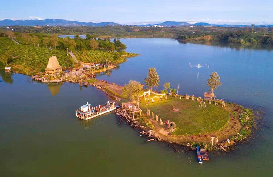 Khu du lịch sinh thái Long Loi. Ảnh: Phùng Sơn