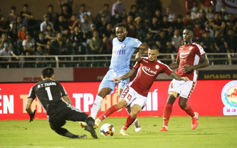 2 mùa dẫn dắt TPHCM, huấn luyện viên Chung Hae-seong đã xây dựng hàng phòng ngự rất chắc chắn. Ảnh: VPF.