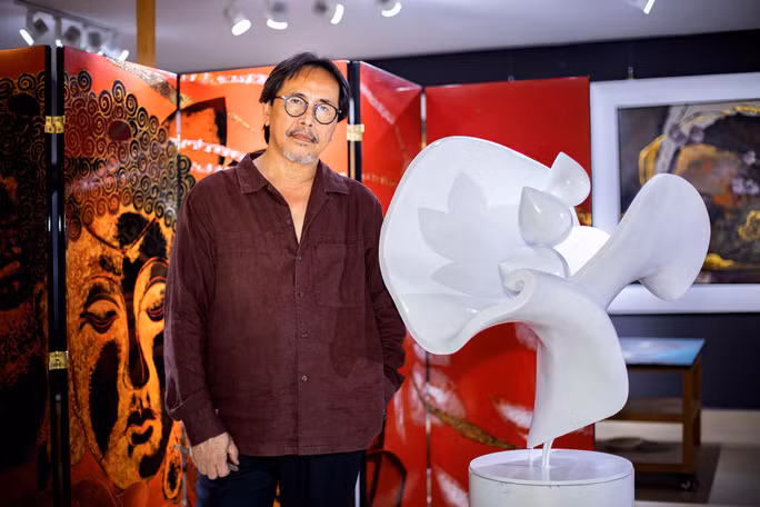 Họa sĩ Nguyễn Hoài Hương trong không gian triển lãm “Giấc mơ”