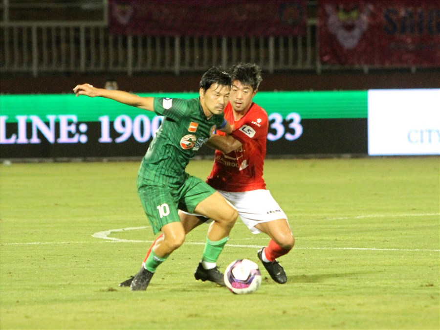 Matsui bỏ lỡ cơ hội ghi bàn trên chấm phạt đền. Ảnh: Thanh Vũ