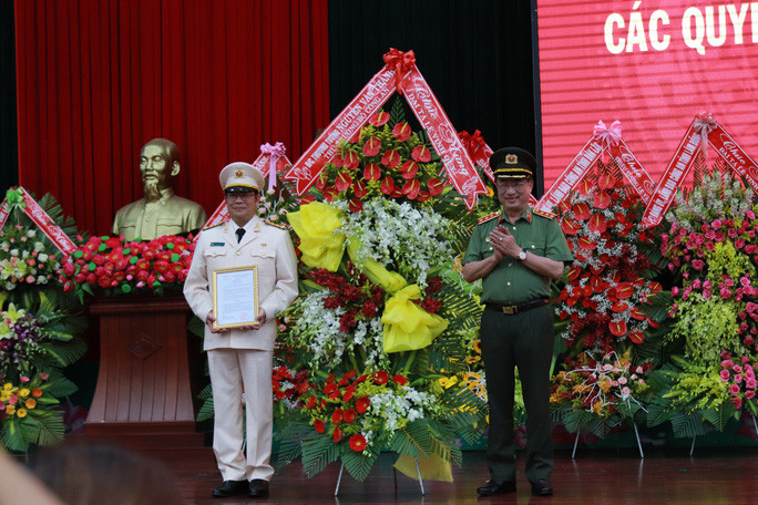 Đại tá Lê Vinh Quy nhận quyết định làm Giám đốc Công an tỉnh Đắk Lắk