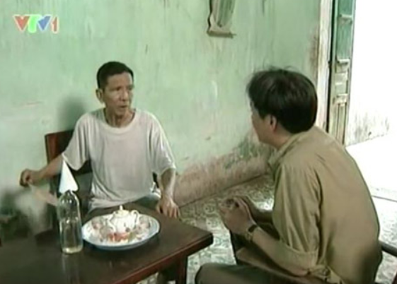 NSND Trần Hạnh trong phim “Ngõ Lỗ Thủng”. Ảnh: Chụp màn hình.  NSND Trần Hạnh trong phim “Ngõ Lỗ Thủng”. Ảnh: Chụp màn hình.