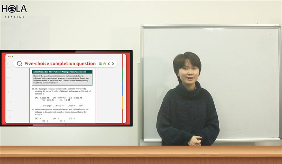 Ly cùng một người bạn đang trong quá trình thiết kế khóa học online luyện thi AP (Advanced Placement) Chemistry (Hóa học). Ảnh: NVCC