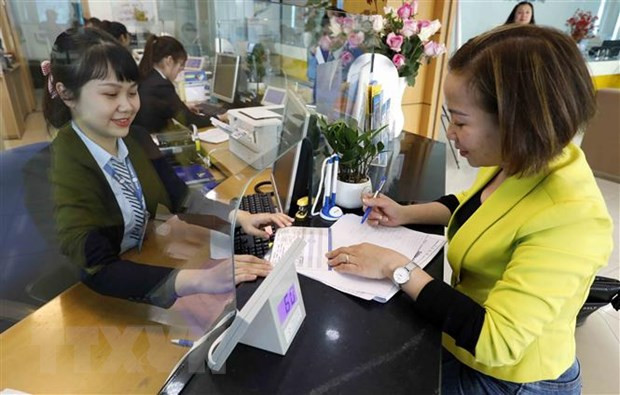 Khách hàng giao dịch tại Ngân hàng TMCP Bảo Việt chi nhánh Hải Phòng. (Ảnh: Trần Việt/TTXVN) Khách hàng giao dịch tại Ngân hàng TMCP Bảo Việt chi nhánh Hải Phòng. (Ảnh: Trần Việt/TTXVN)