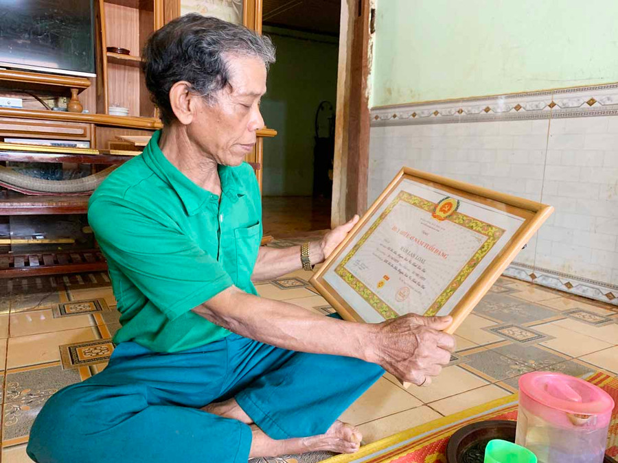 Ông Rah Lan Loal tự hào khi mình đã góp công đặt tên cho huyện Đức Cơ. Ảnh: Phương Vi Ông Rah Lan Loal tự hào khi mình đã góp công đặt tên cho huyện Đức Cơ. Ảnh: Phương Vi