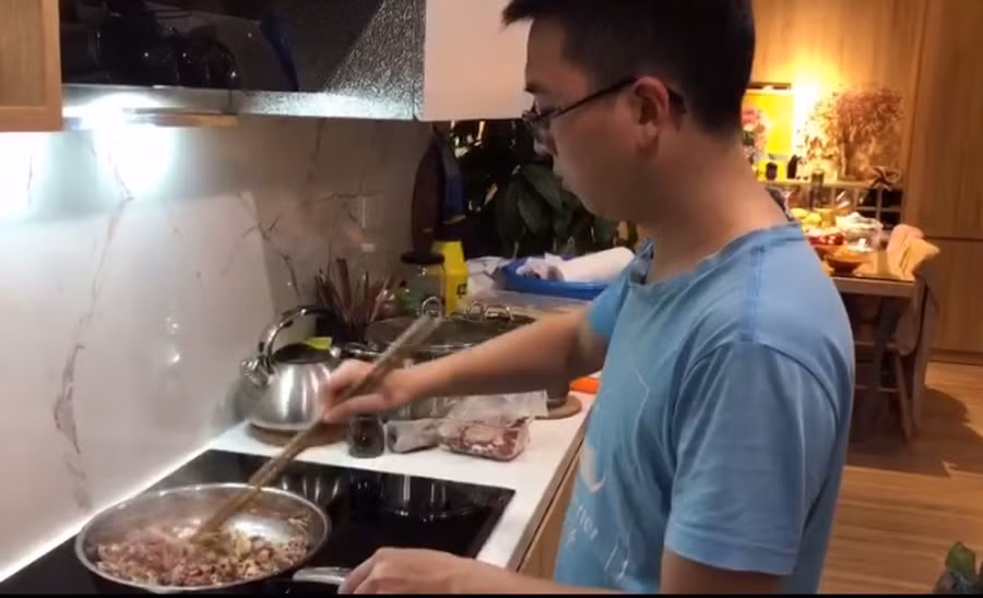  Đàn ông nam tính là người biết bao bọc, chăm sóc cho người thân. Ảnh minh hoạ - Hương Vũ.