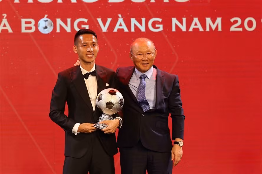 Đỗ Hùng Dũng là cầu thủ rất quan trọng đối với huấn luyện viên Park Hang-seo. Ảnh: SGGP