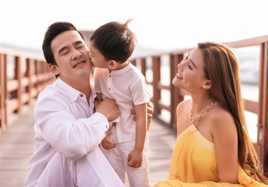 Gia đình hạnh phúc của Thúy Diễm và Lương Thế Thành. Ảnh: NVCC. Gia đình hạnh phúc của Thúy Diễm và Lương Thế Thành. Ảnh: NVCC.