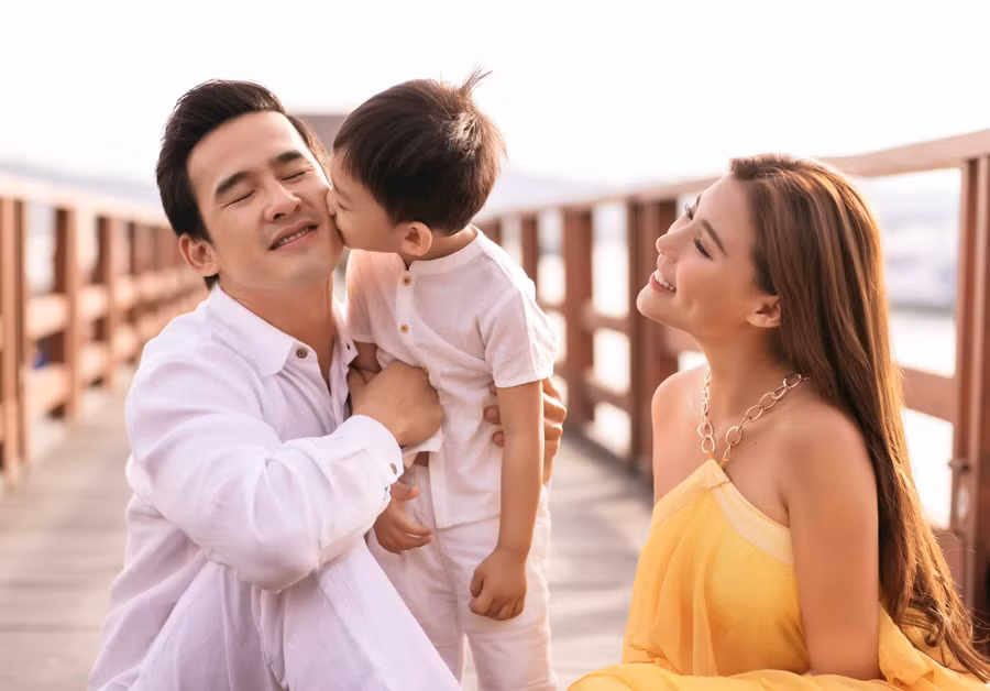 Gia đình hạnh phúc của Thúy Diễm và Lương Thế Thành. Ảnh: NVCC.