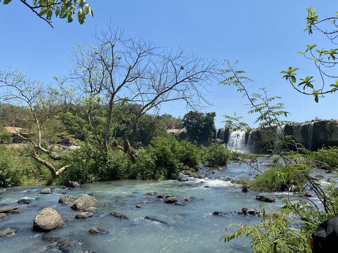 Khung cảnh thác Dray Nur - Ảnh: NGUYỄN ĐIỀN
