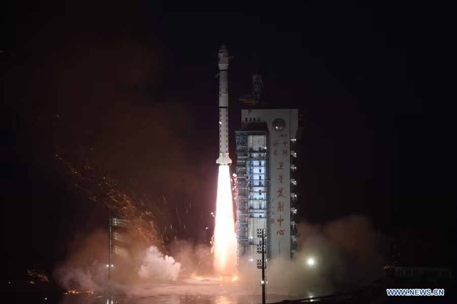 Vệ tinh Cao Phân-12 02 được phóng bằng tên lửa Trường Chinh-4C. Ảnh: Xinhua