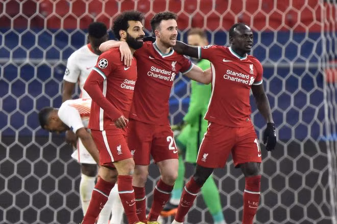  Liverpool tạm gác lại nỗi thất vọng ở Ngoại hạng Anh khi lọt vào tứ kết Champions League - ẢNH: AFP