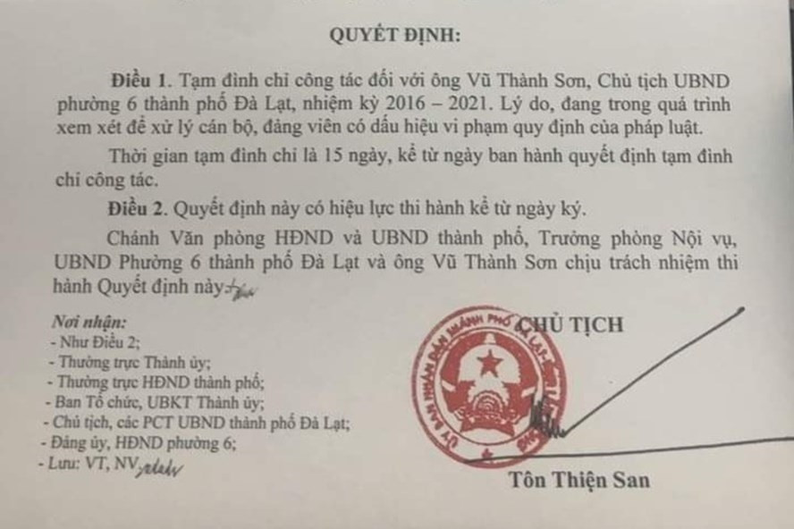 Quyết định tạm đình chỉ công tác với 2 Chủ tịch UBND phường tại TP.Đà Lạt. Ảnh: BT