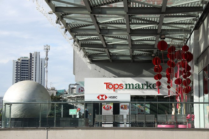 Bảng hiệu siêu thị Big C Thảo Điền (quận 2, TP HCM) đã được thay thành Tops market.  Bảng hiệu siêu thị Big C Thảo Điền (quận 2, TP HCM) đã được thay thành Tops market.
