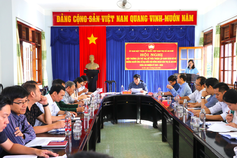Ban Thường trực Ủy ban MTTQ Việt thị xã An Khê tổ chức hội nghị hiệp thương lần thứ hai. Ảnh Ngọc Minh 