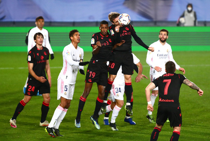 Hàng thủ Real Madrid vất vả với Sociedad Hàng thủ Real Madrid vất vả với Sociedad