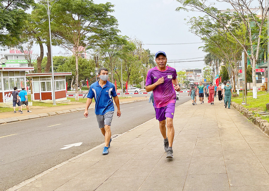 Leo và thả dốc đúng kỹ thuật giúp các vận động viên hoàn thành tốt chặng đua và hạn chế chấn thương. Ảnh: Hoàng Ngọc