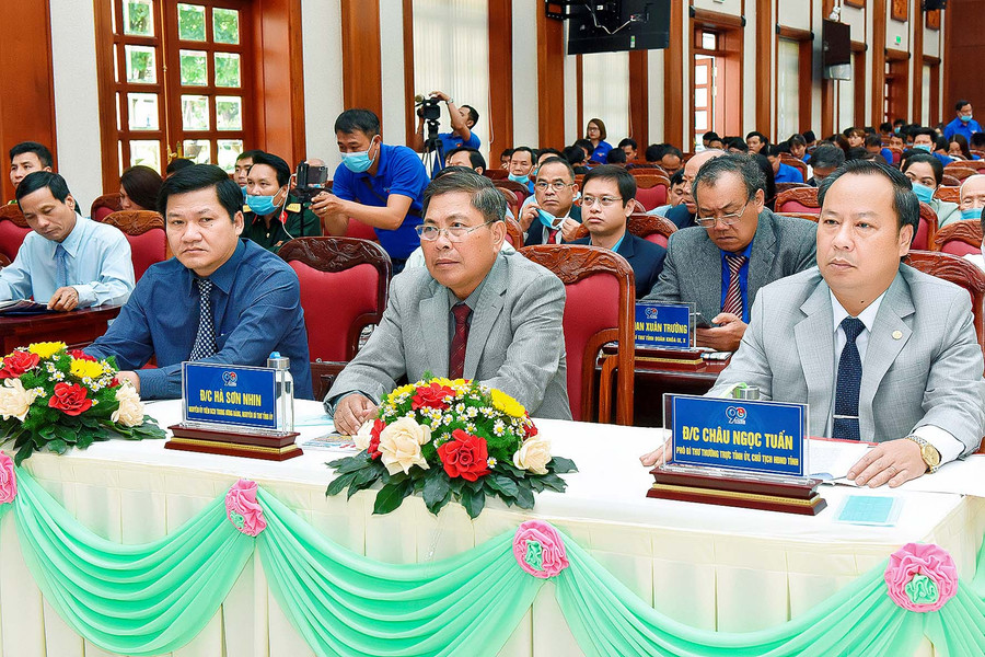 Lãnh đạo tỉnh dự lễ kỷ niệm 90 năm Ngày thành lập Đoàn. Ảnh: Đức Thụy