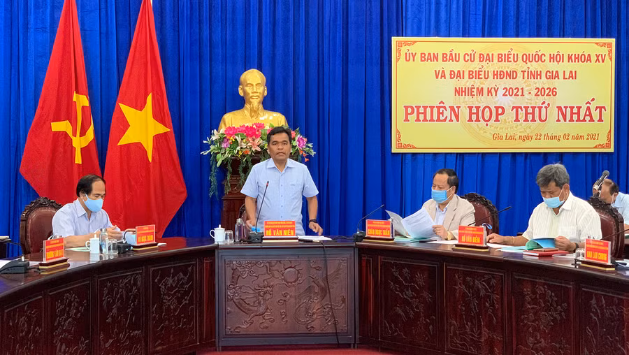 Bí thư Tỉnh ủy Hồ Văn Niên phát biểu chỉ đạo tại phiên họp thứ nhất của UBBC đại biểu Quốc hội khóa XV và đại biểu HĐND nhiệm kỳ 2021-2026 tỉnh. Ảnh: Phương Linh