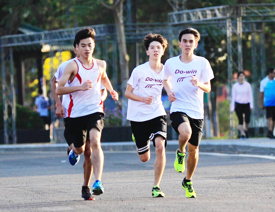 Các VĐV tích cực tập luyện trước giải đấu. Ảnh: Hồ Anh Tiến