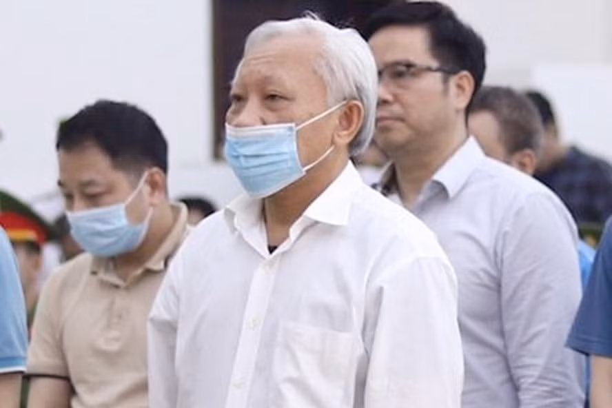 Cựu Chủ tịch HĐQT GPBank - Tạ Bá Long khi nghe toà tuyên án. Ảnh: V.Dũng.