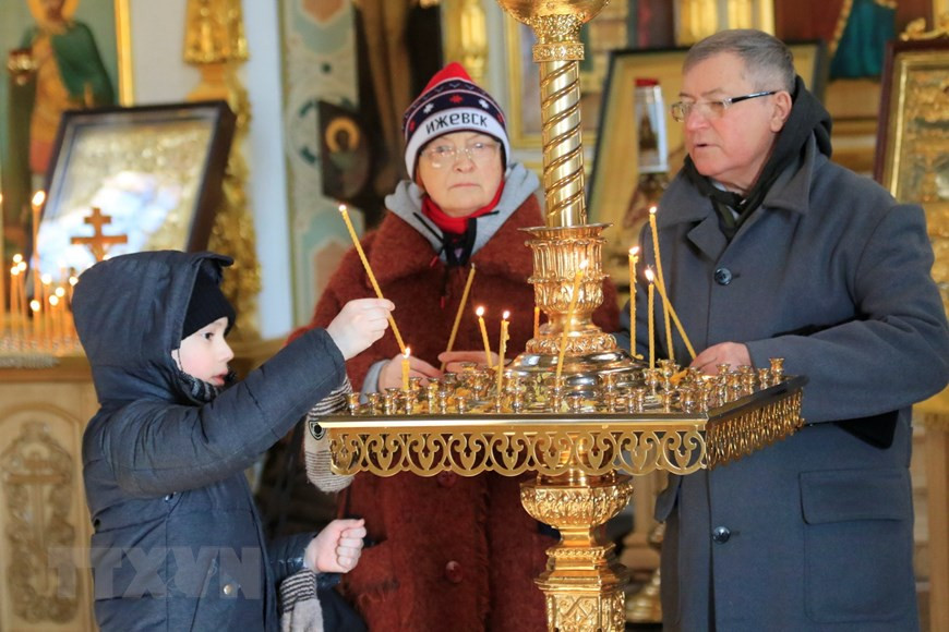 Từ thế kỷ 18 đến nay, ngôi đền này là địa chỉ tâm linh quan trọng của người dân địa phương và những người thợ sản xuất súng Kalashnikov. (Ảnh: Duy Trinh/TTXVN) Từ thế kỷ 18 đến nay, ngôi đền này là địa chỉ tâm linh quan trọng của người dân địa phương và những người thợ sản xuất súng Kalashnikov. (Ảnh: Duy Trinh/TTXVN)