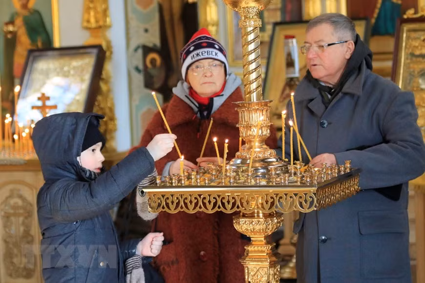  Từ thế kỷ 18 đến nay, ngôi đền này là địa chỉ tâm linh quan trọng của người dân địa phương và những người thợ sản xuất súng Kalashnikov. (Ảnh: Duy Trinh/TTXVN)