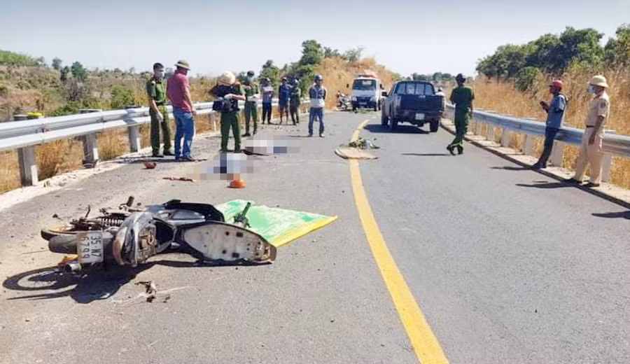 Hiện trường vụ tai nạn khiến 2 anh em ruột tử vong. Ảnh: Hà Phương