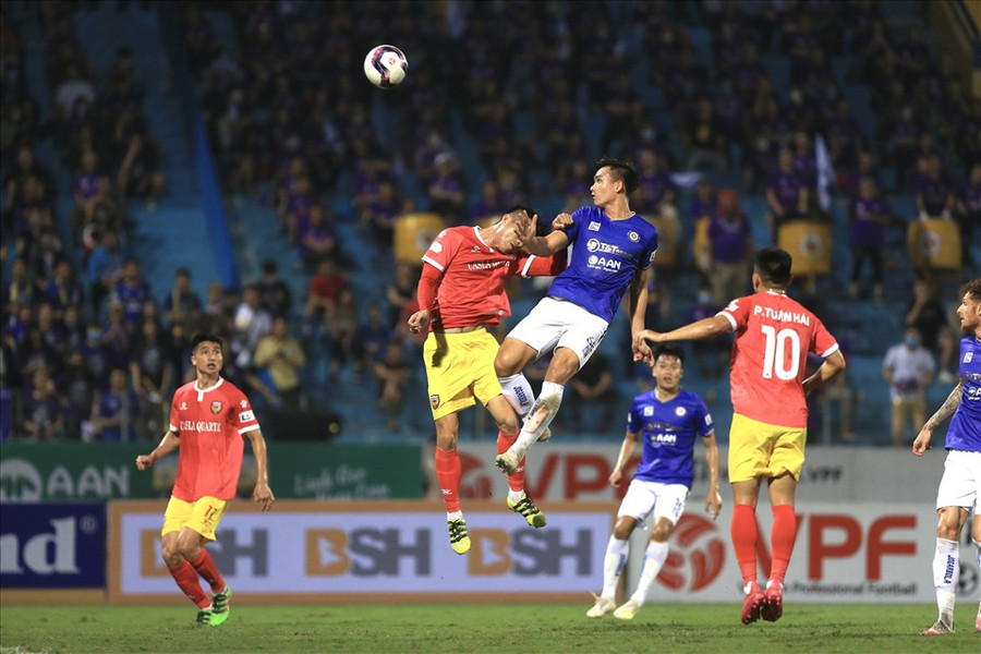 Hà Nội đã có trận đấu rất vất vả trước Hà Tĩnh. Ảnh: Hoài Thu