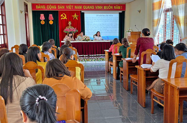 Các đại biểu tham gia đóng góp dự thảo báo cáo Đại hội đại biểu Hội LHPN lần thứ XIV 