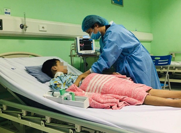 Hiện bệnh nhi tạm thời ổn định và ăn uống bình thường, đang tiếp tục được theo dõi tại Khoa Thận và Lọc máu của bệnh viện. (Ảnh: Bệnh viện Nhi Trung ương)