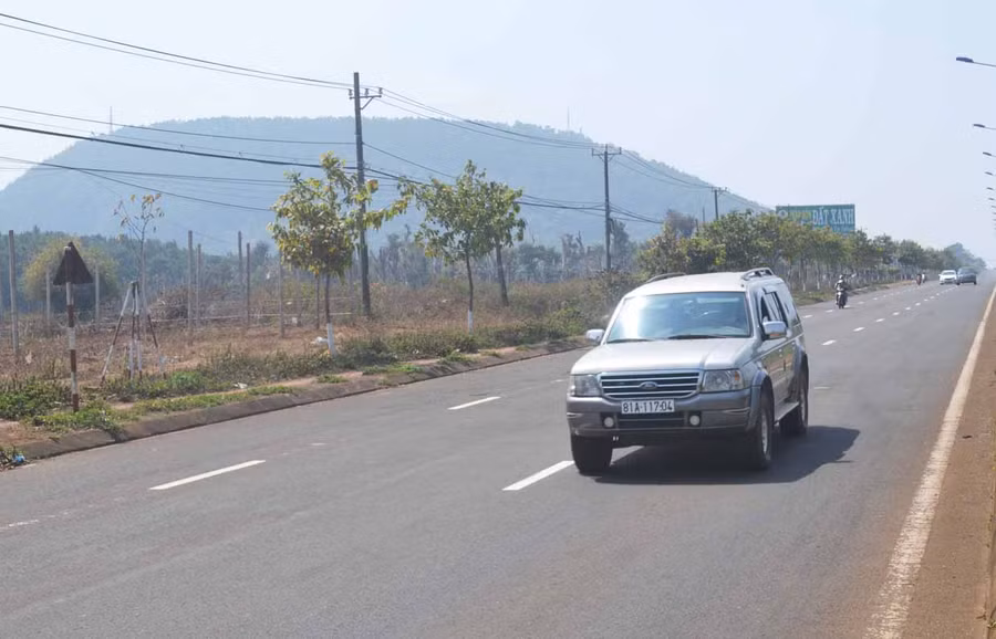 Núi Hàm Rồng nhìn từ hướng TP. Pleiku. Ảnh: Hoàng Cư