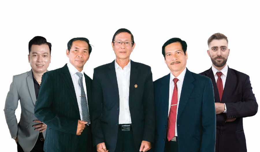 Ban Giám hiệu nhà trường-những người lèo lái con thuyền tri thức UKA Gia Lai.