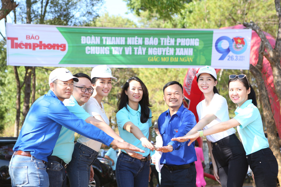 8. Lễ phát động trồng cây là một trong chuỗi hoạt động của giải marathon Báo Tiền Phong góp chung tay tăng tỷ lệ độ che phủ rừng ở nước ta-ảnh Hồng Vĩnh.jpg